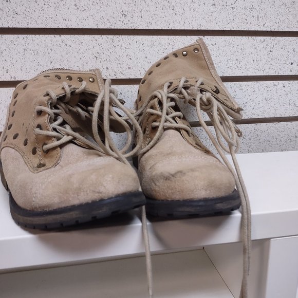 Tan lace-up boots from Roxy Surf - size 8 - in great used condition - Picture 4 of 6